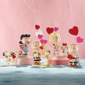 Alternative view of Peanuts 5-Piece Valentine's Figurine Set