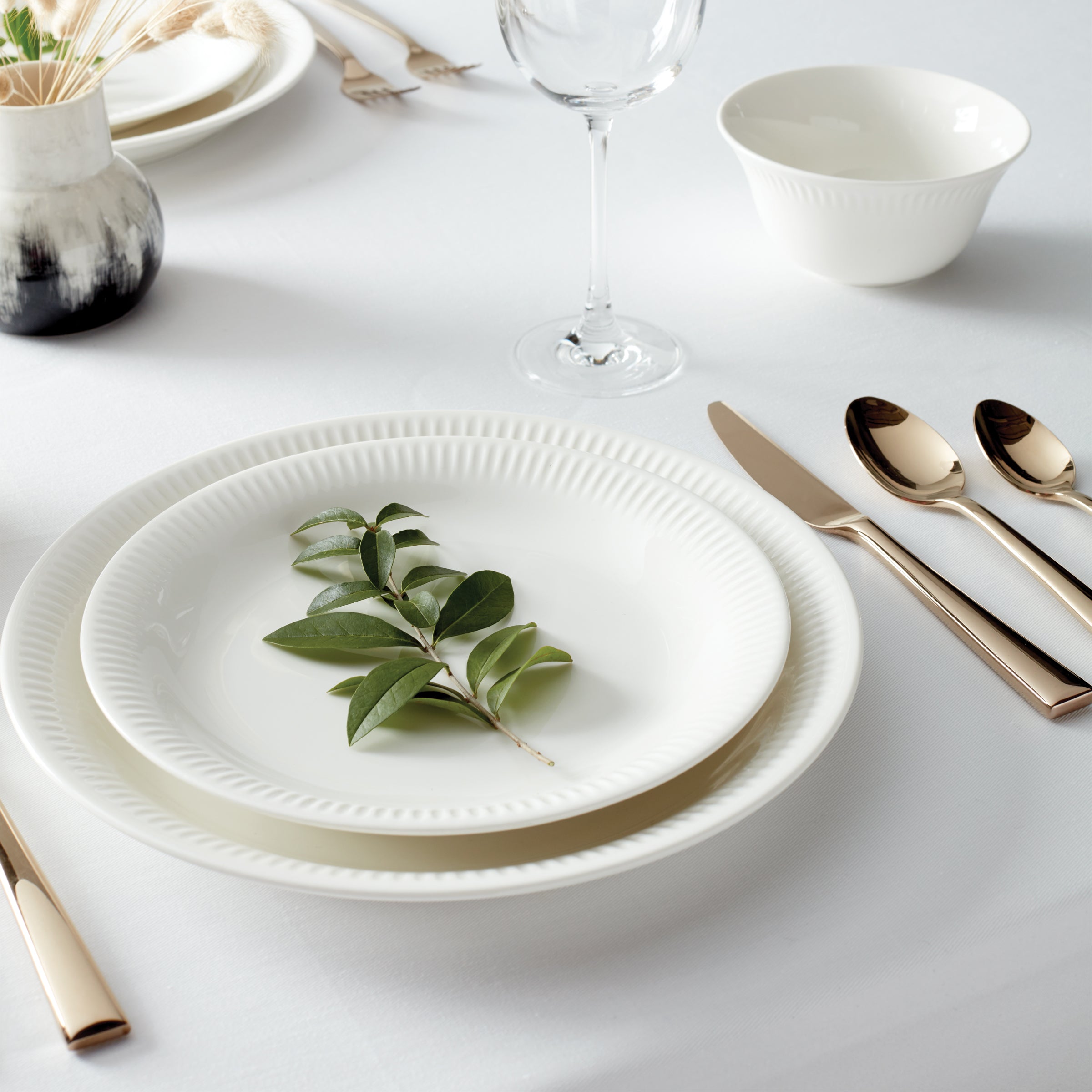Profile White Dinner Plates. Set of 4 - Image 4