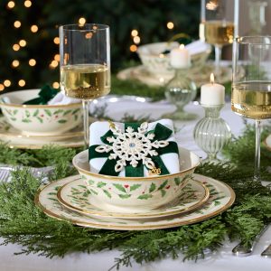 Alternative view of Holiday 12-Piece Plate & Bowl Set