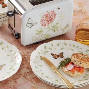 Alternative view of Butterfly Meadow Vines Dinner Plates. Set of 4