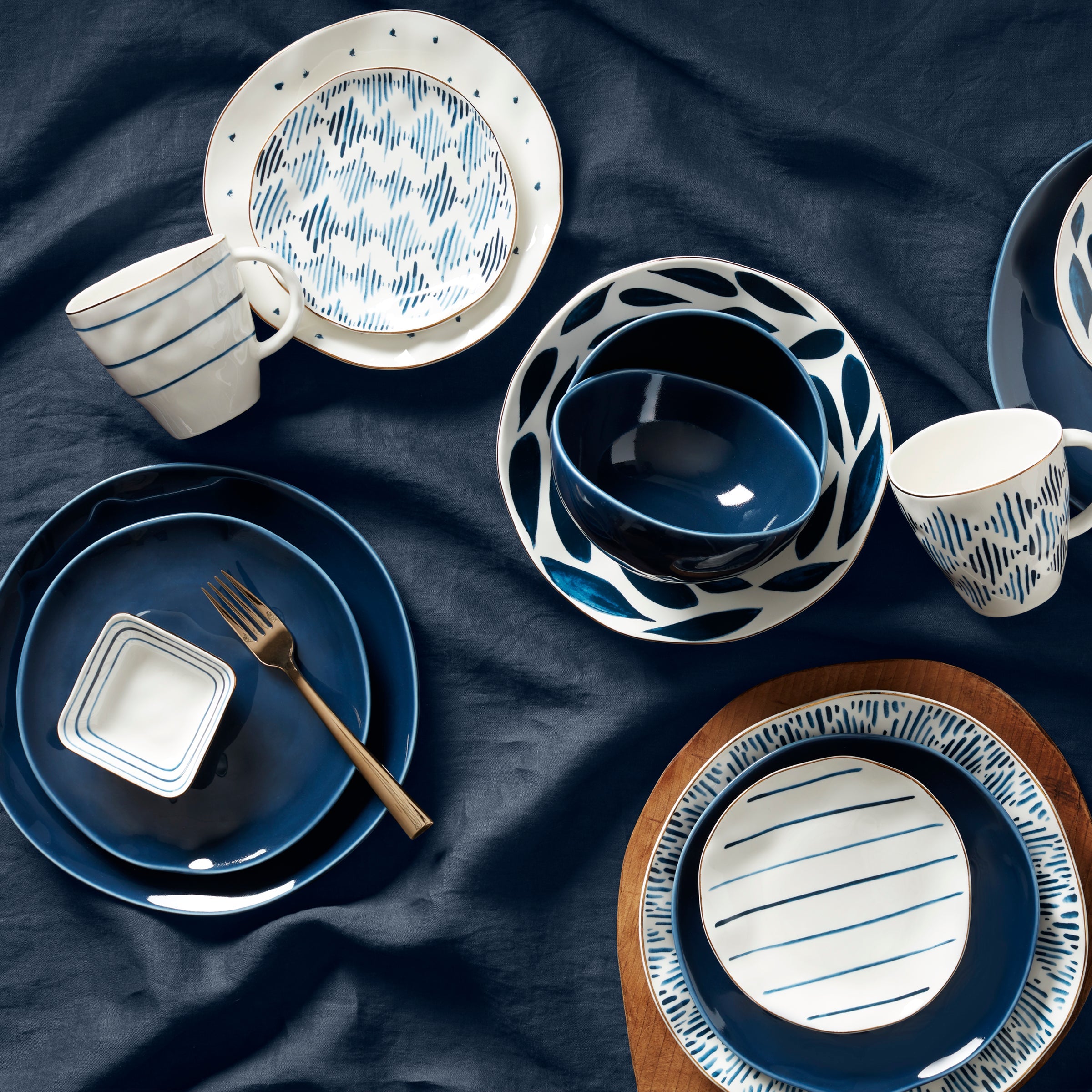 Bay Colors Blue Accent Plates. Set of 4 - Image 4