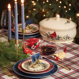 Alternative view of Winter Greetings Dinner Plates. Set of 6