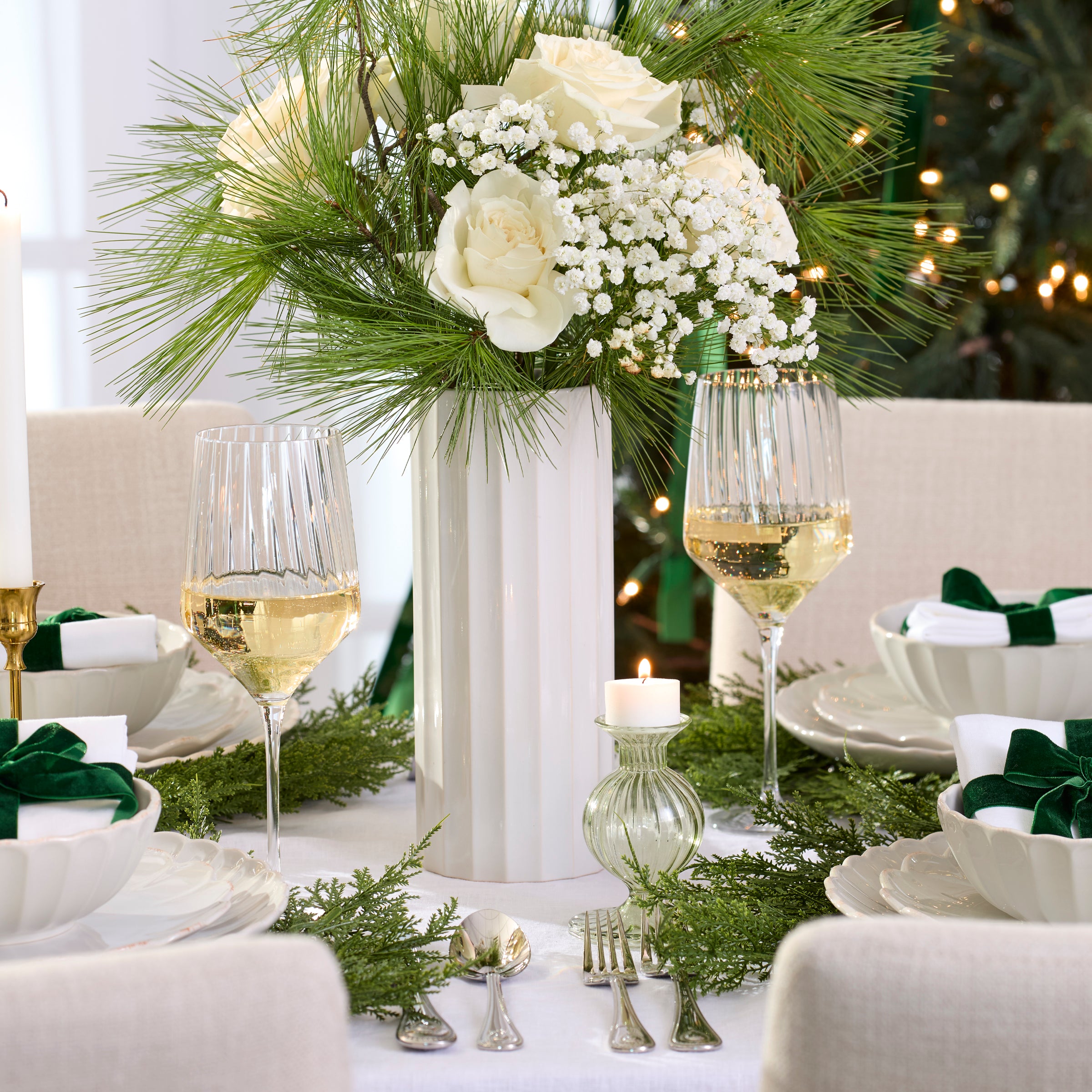 French Perle Scallop White Cylinder Vase - Image 4