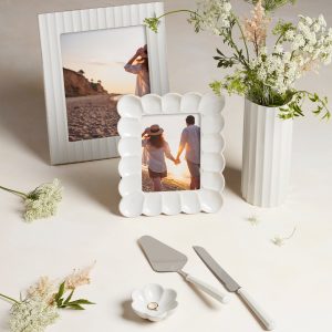 Alternative view of French Perle Scallop White 8x10 Photo Frame