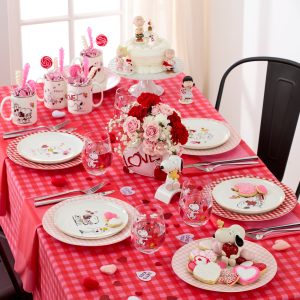 Alternative view of Gingham Red Dinner Plates. Set of 4