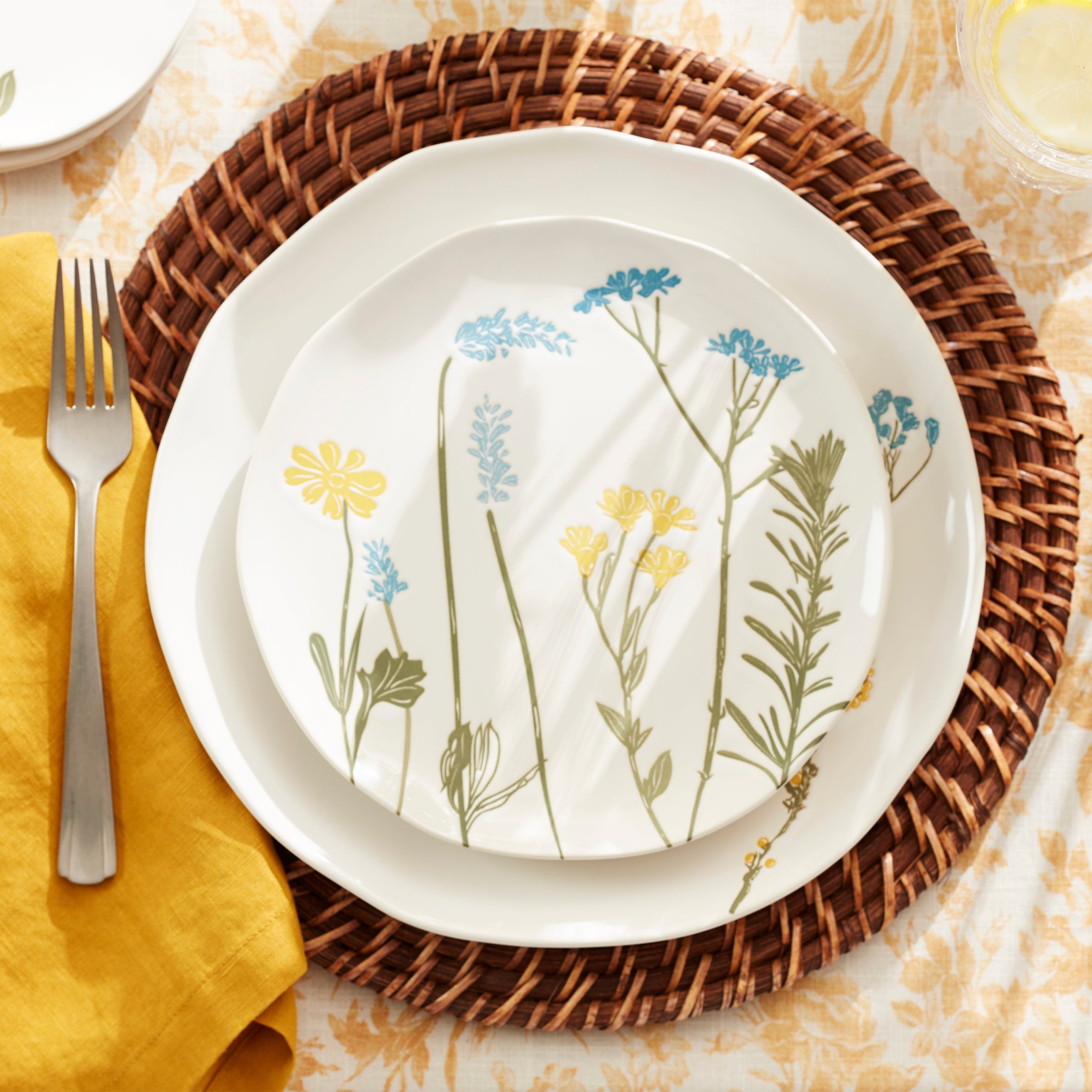 Wildflowers 16-Piece Dinnerware Set - Image 3