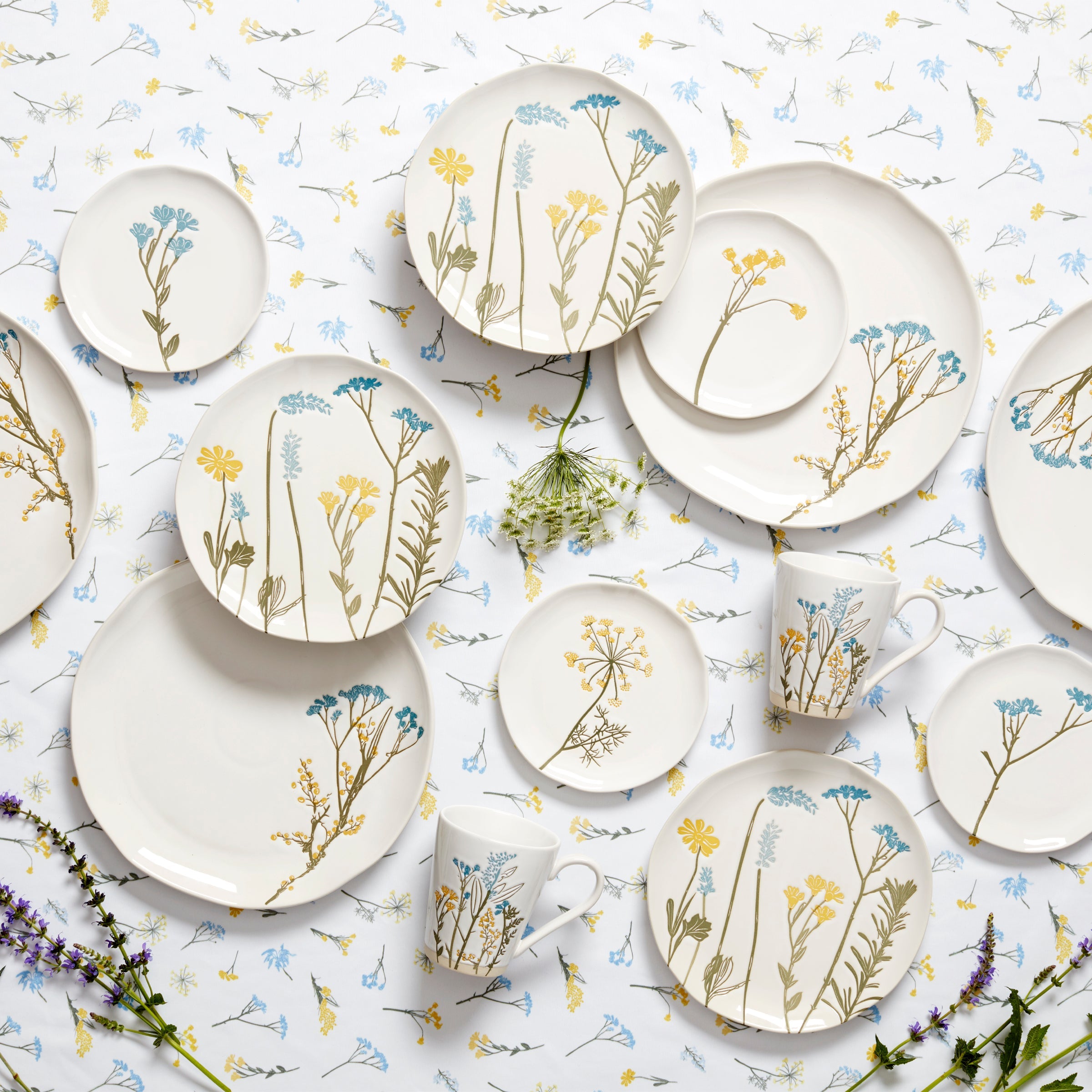 Wildflowers 16-Piece Dinnerware Set - Image 2