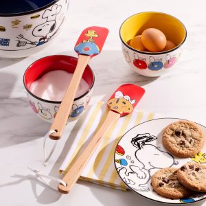 Alternative view of Chef Snoopy Red Spatulas. Set of 2