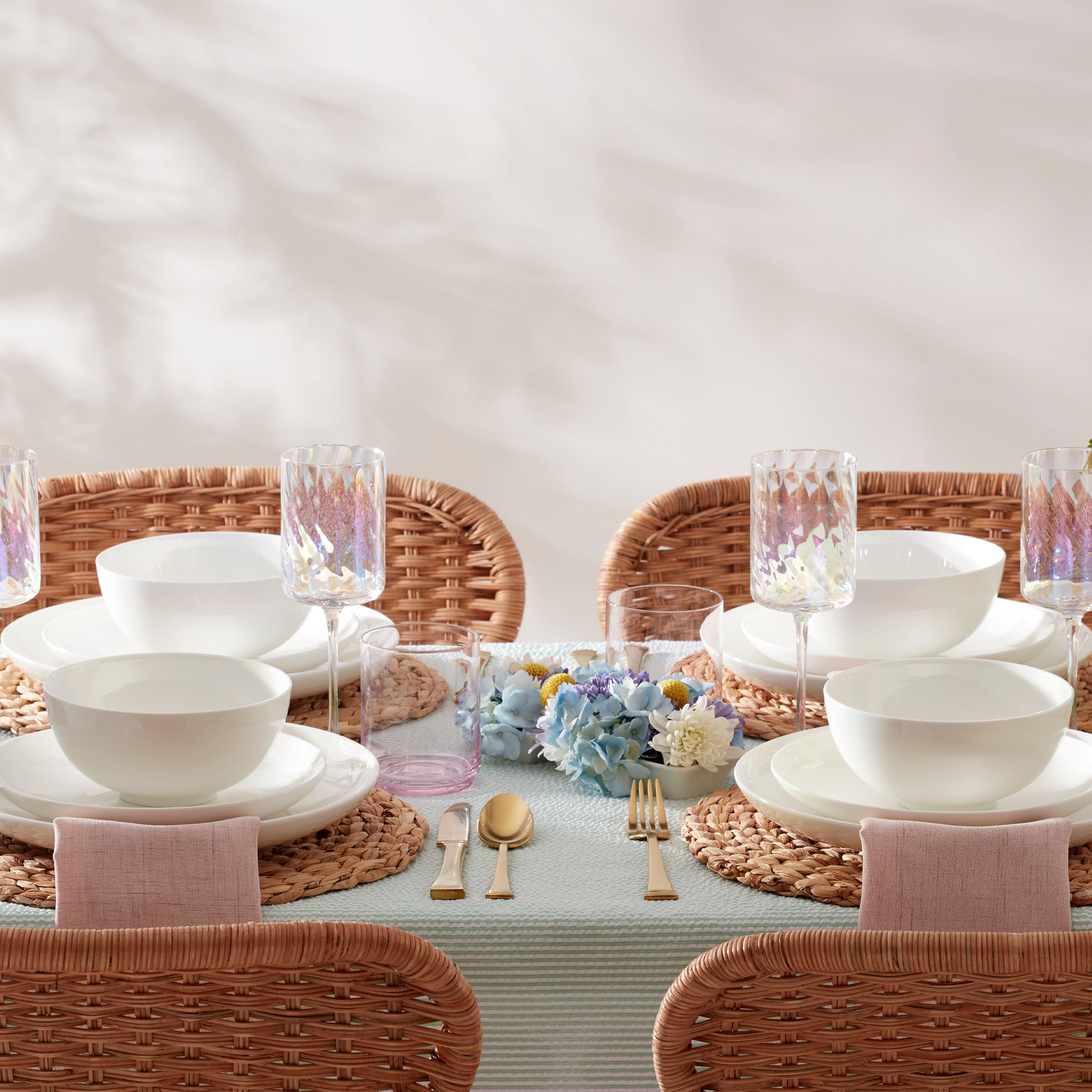 Studio 1414 Coupe 16-Piece Dinnerware Set - Image 4