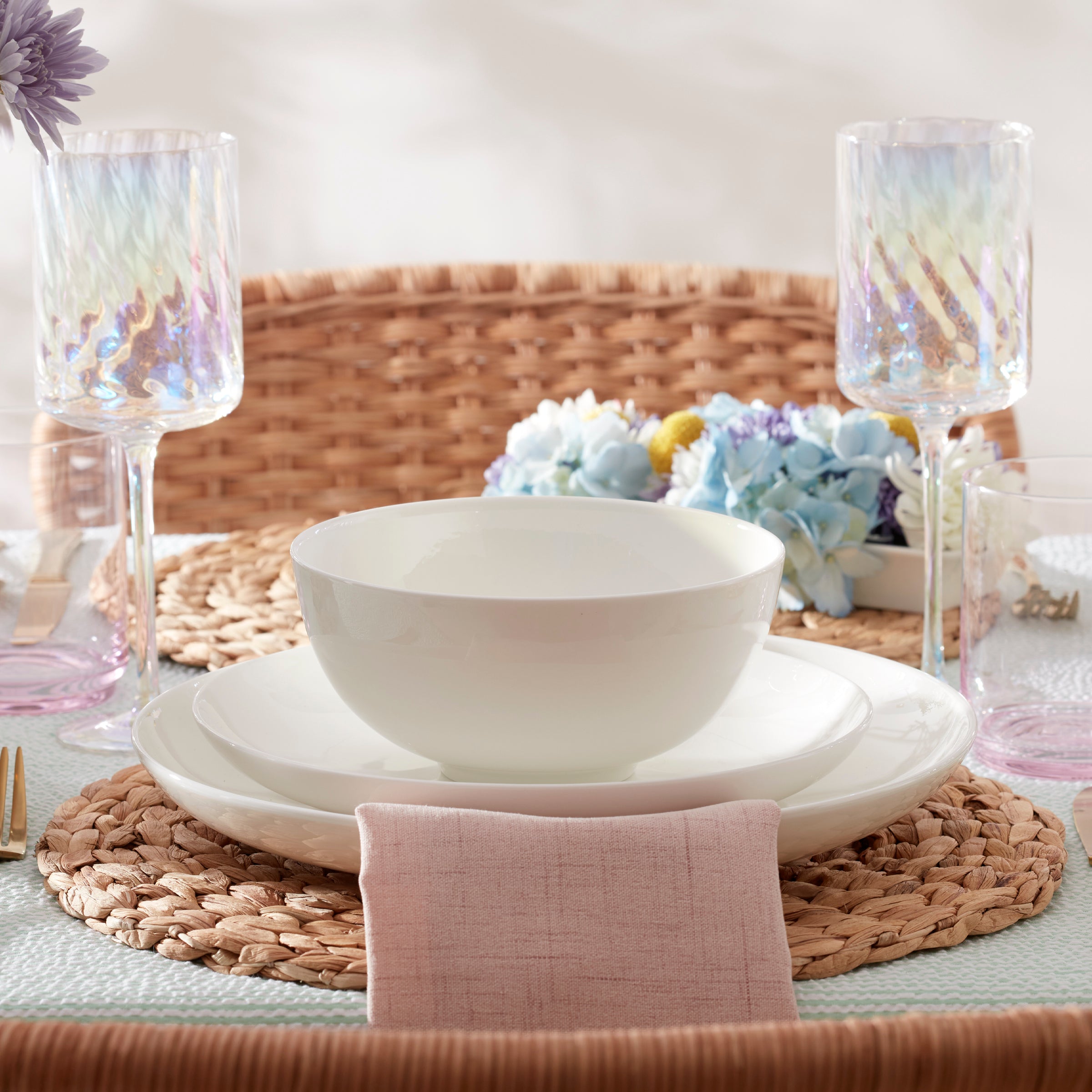 Studio 1414 Coupe 16-Piece Dinnerware Set - Image 6