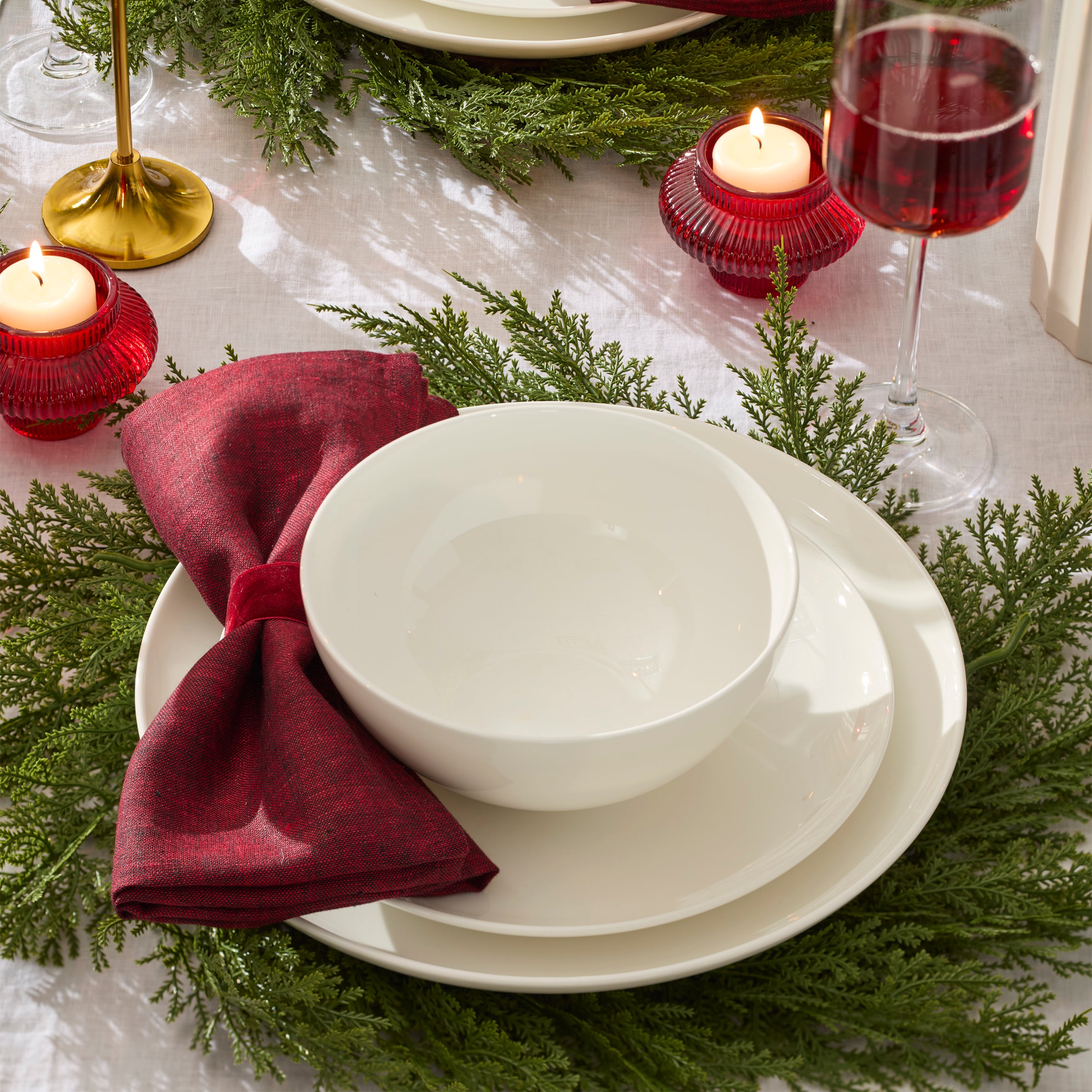 Studio 1414 Coupe 16-Piece Dinnerware Set - Image 7