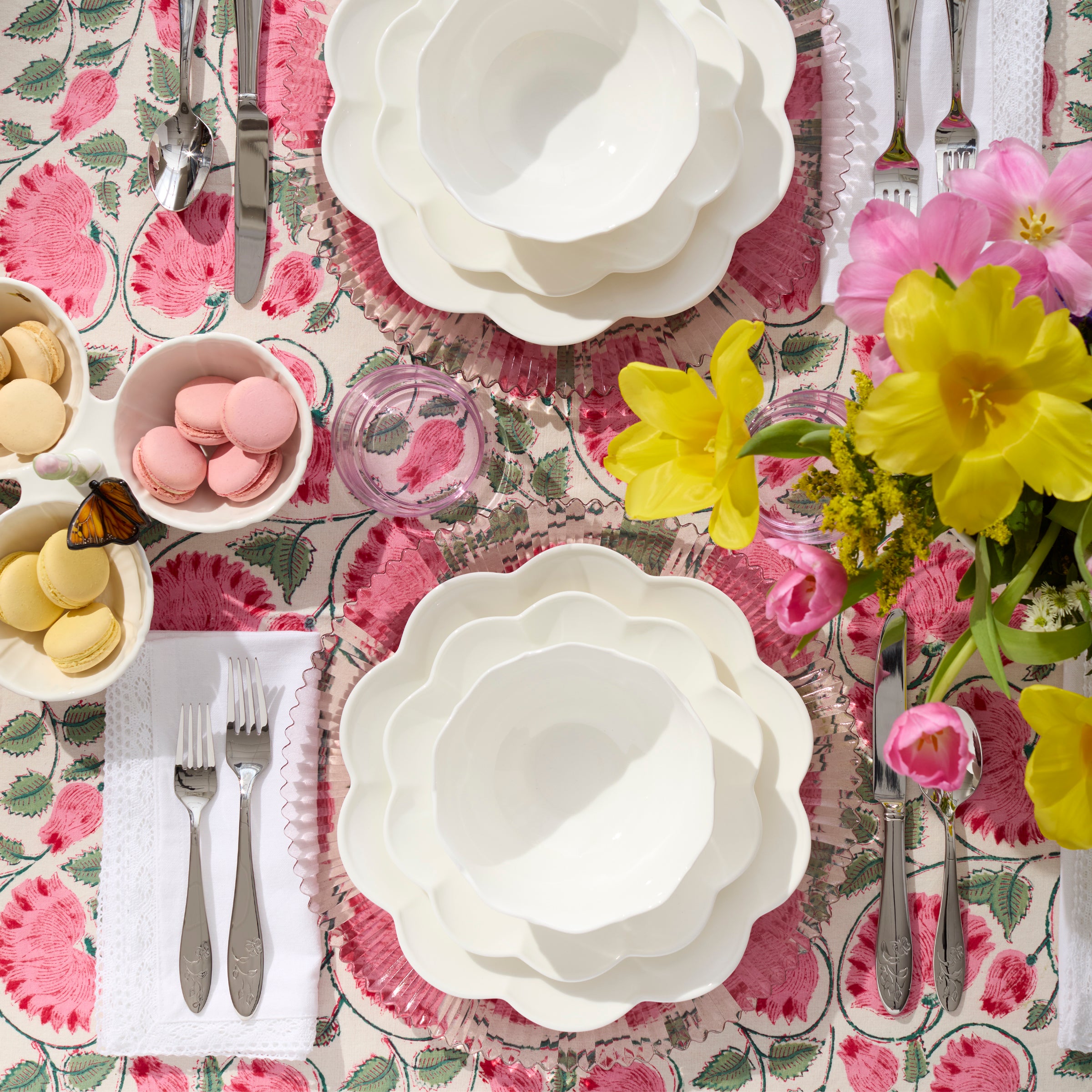 Studio 1414 Scallop 16-Piece Dinnerware Set - Image 4