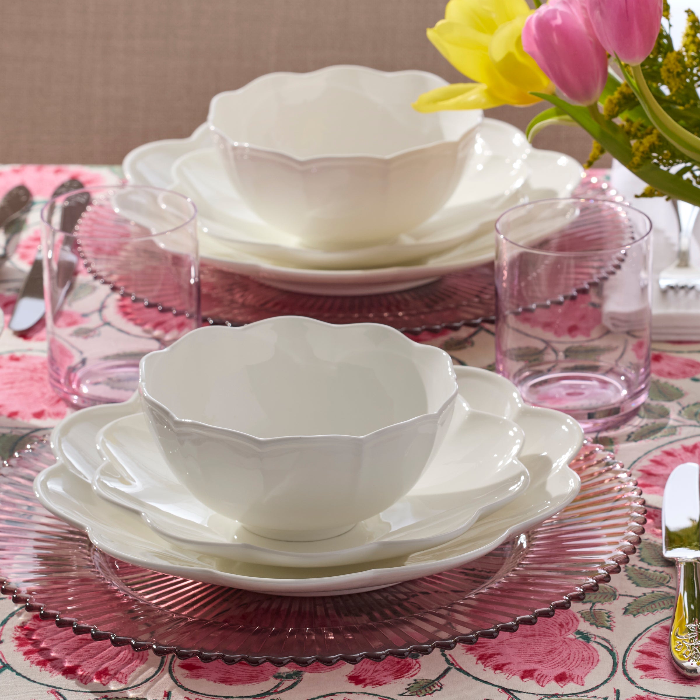 Studio 1414 Scallop 16-Piece Dinnerware Set - Image 5