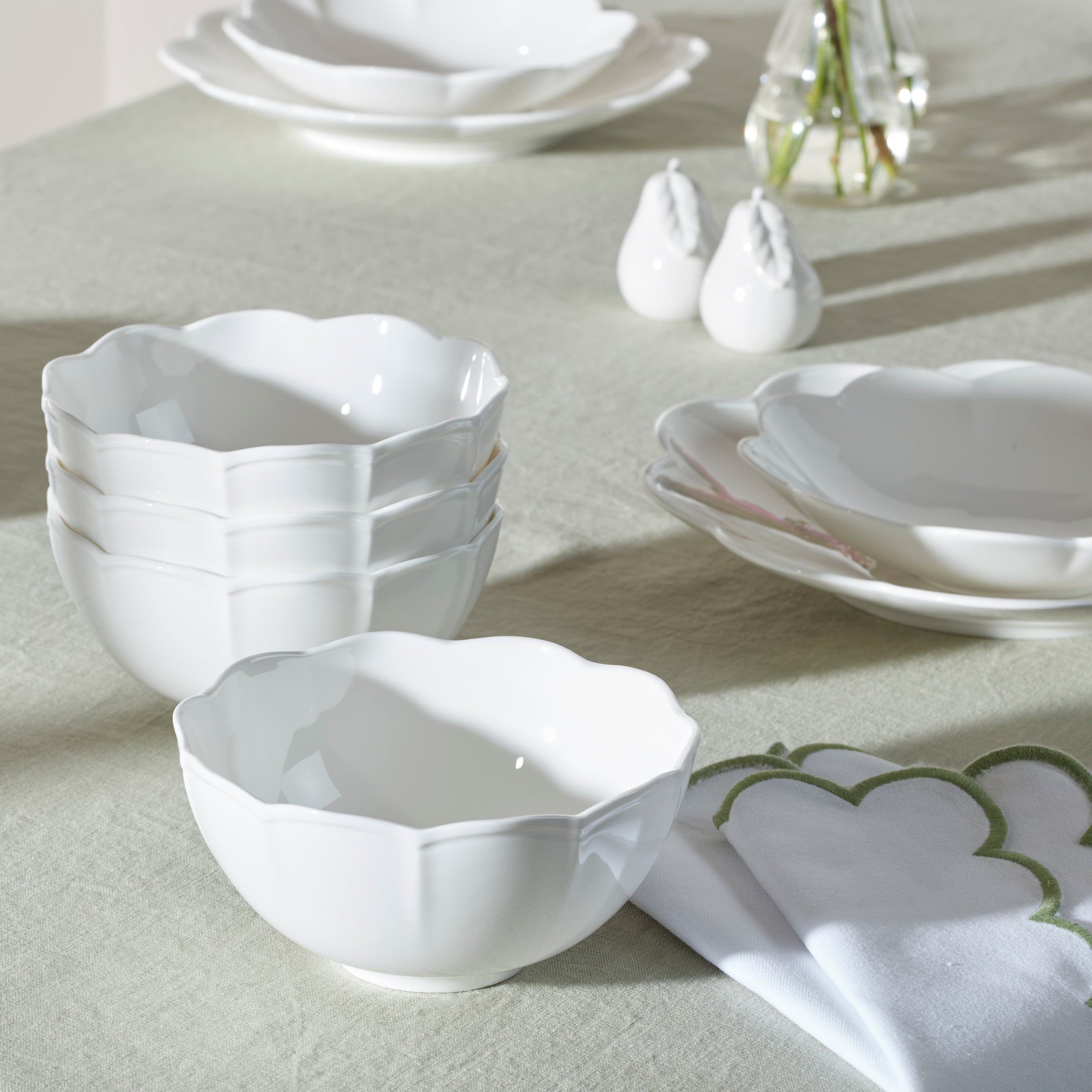 Studio 1414 Scallop 16-Piece Dinnerware Set - Image 12