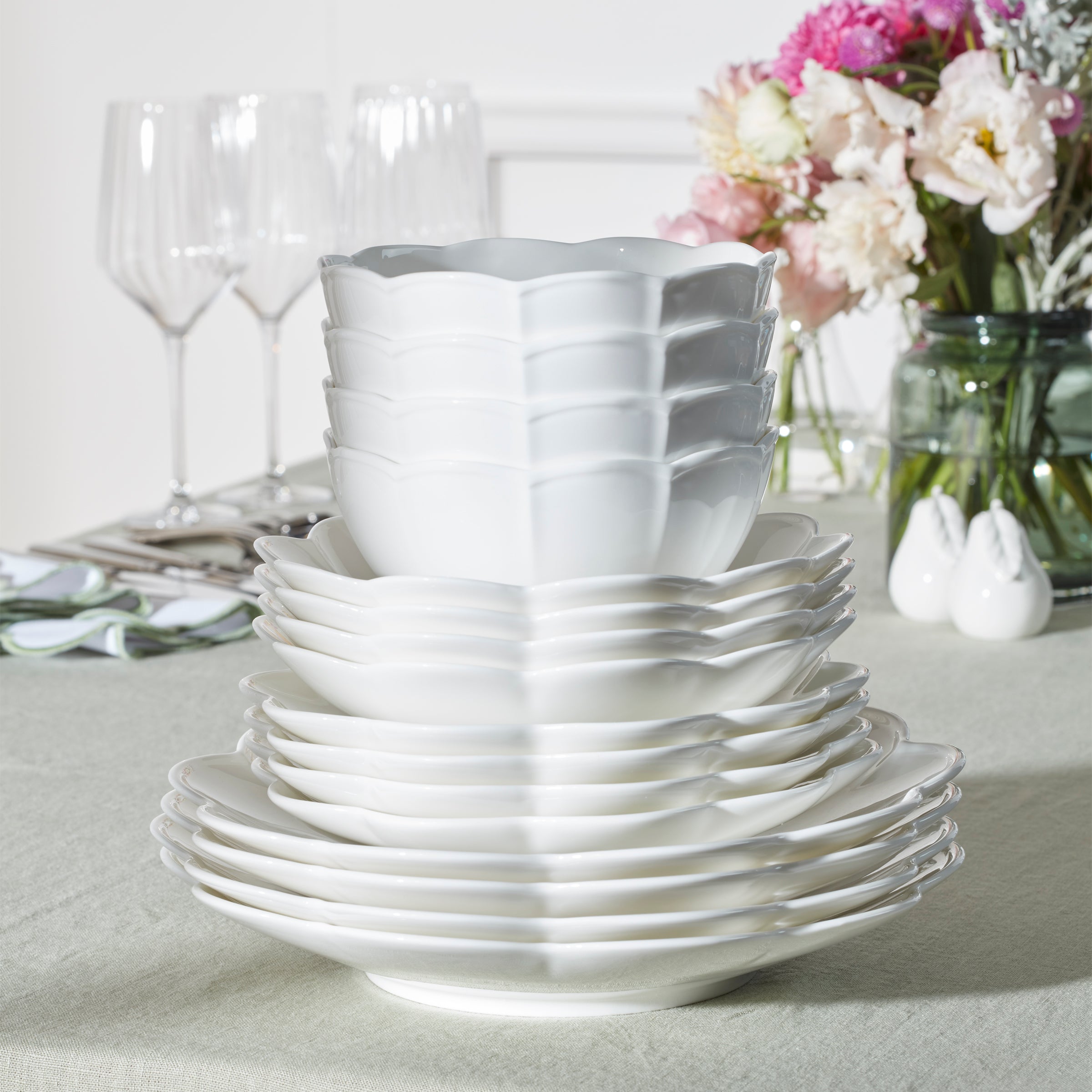Studio 1414 Scallop 16-Piece Dinnerware Set - Image 8