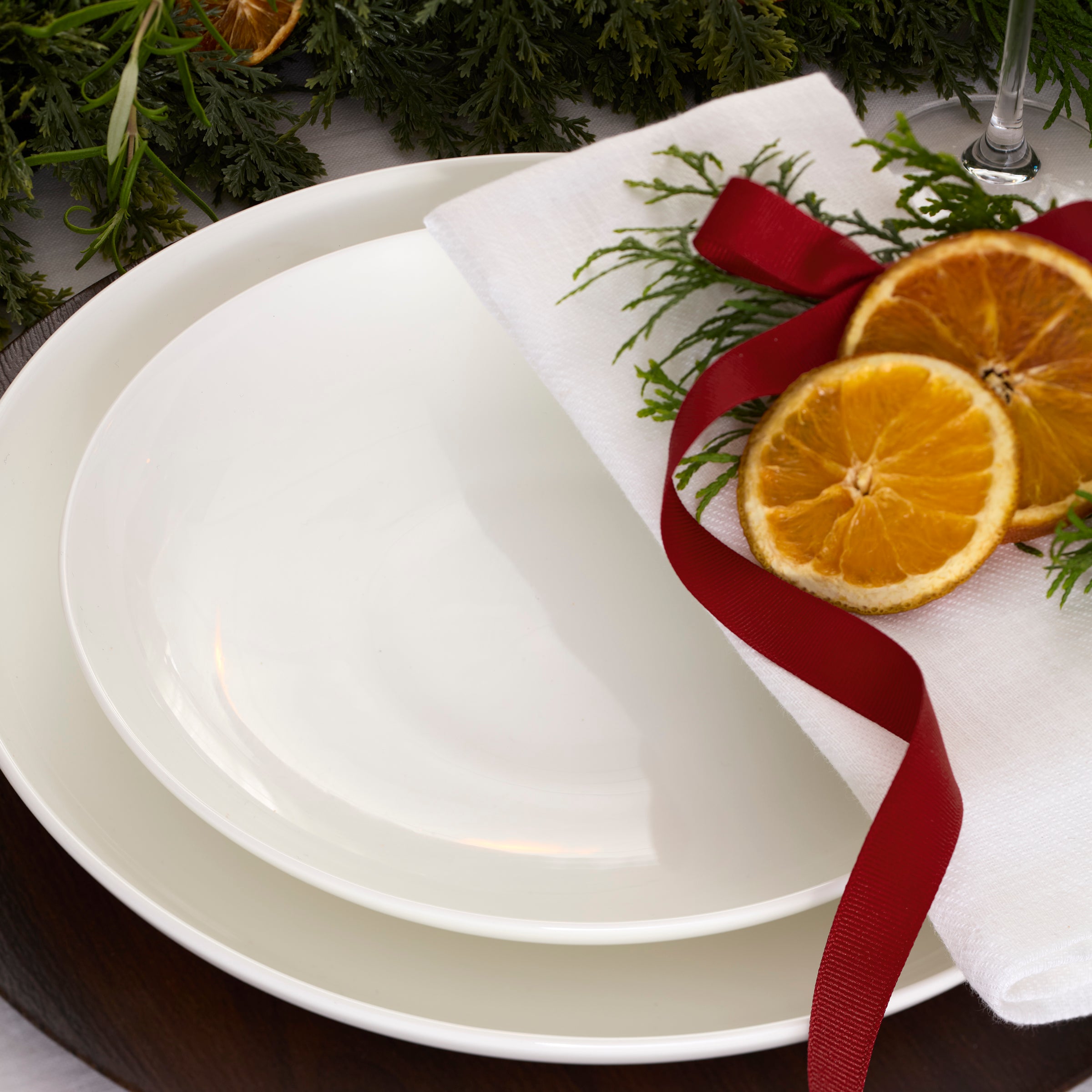 Studio 1414 Coupe 24-Piece Dinnerware Set - Image 6