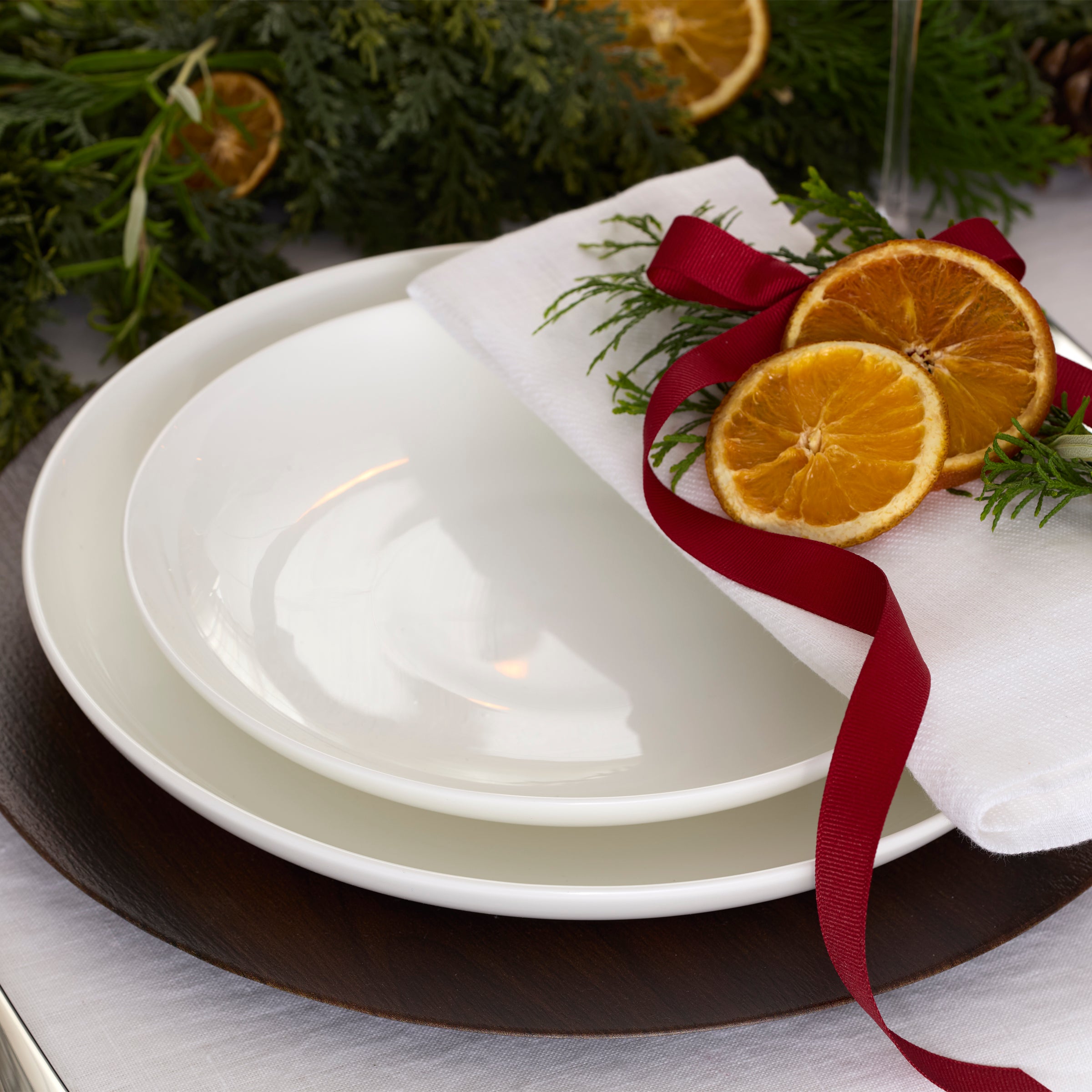 Studio 1414 Coupe 24-Piece Dinnerware Set - Image 8