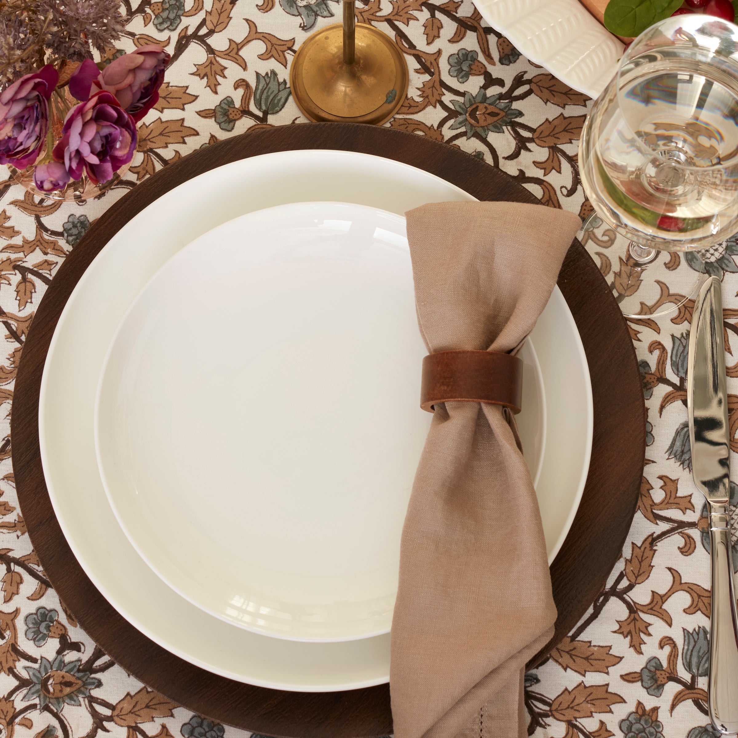 Studio 1414 Coupe 24-Piece Dinnerware Set - Image 15