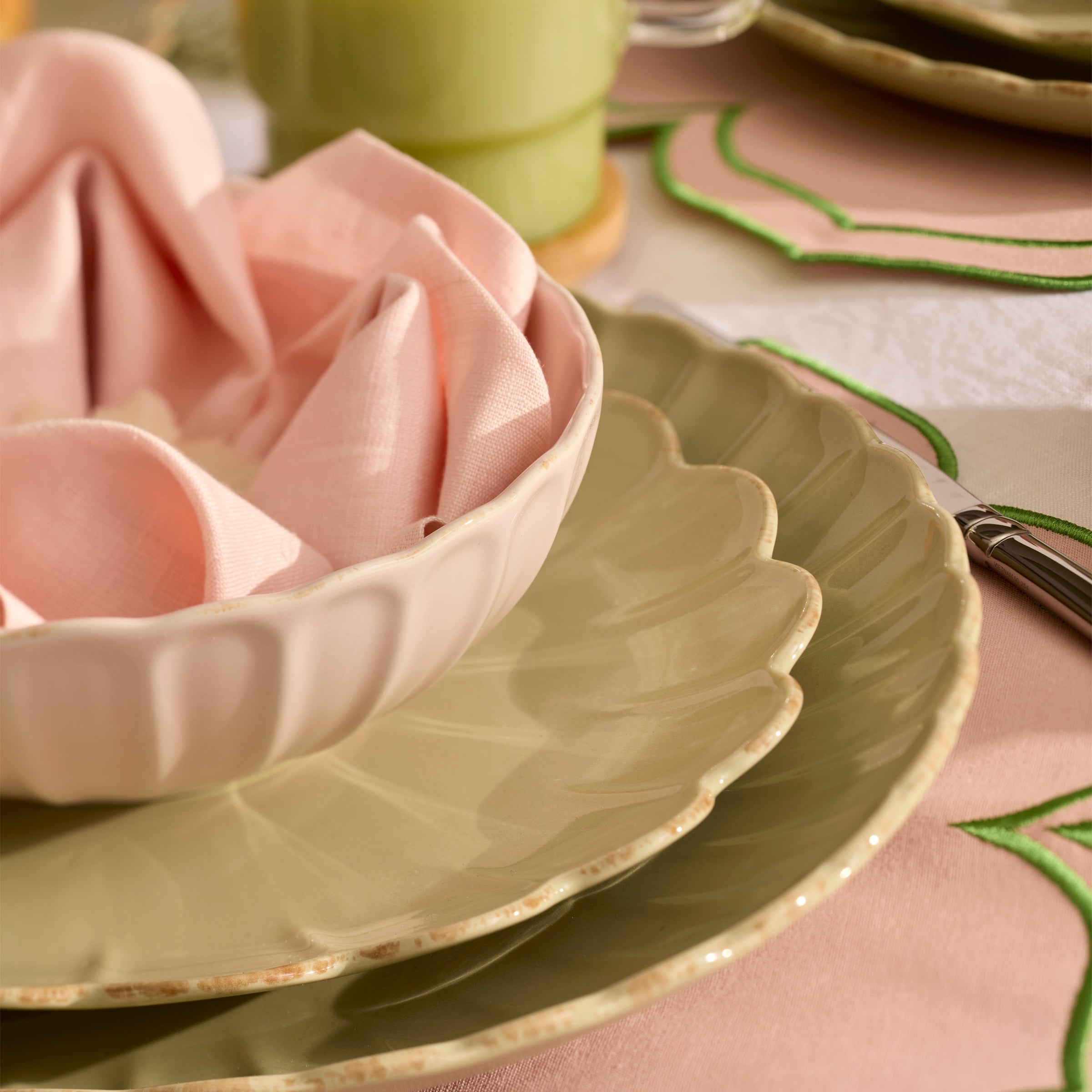 French Perle Scallop Matcha 24-Piece Dinnerware Set - Image 4