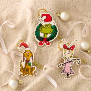 Alternative view of Grinch with Wreath Flat Ornament