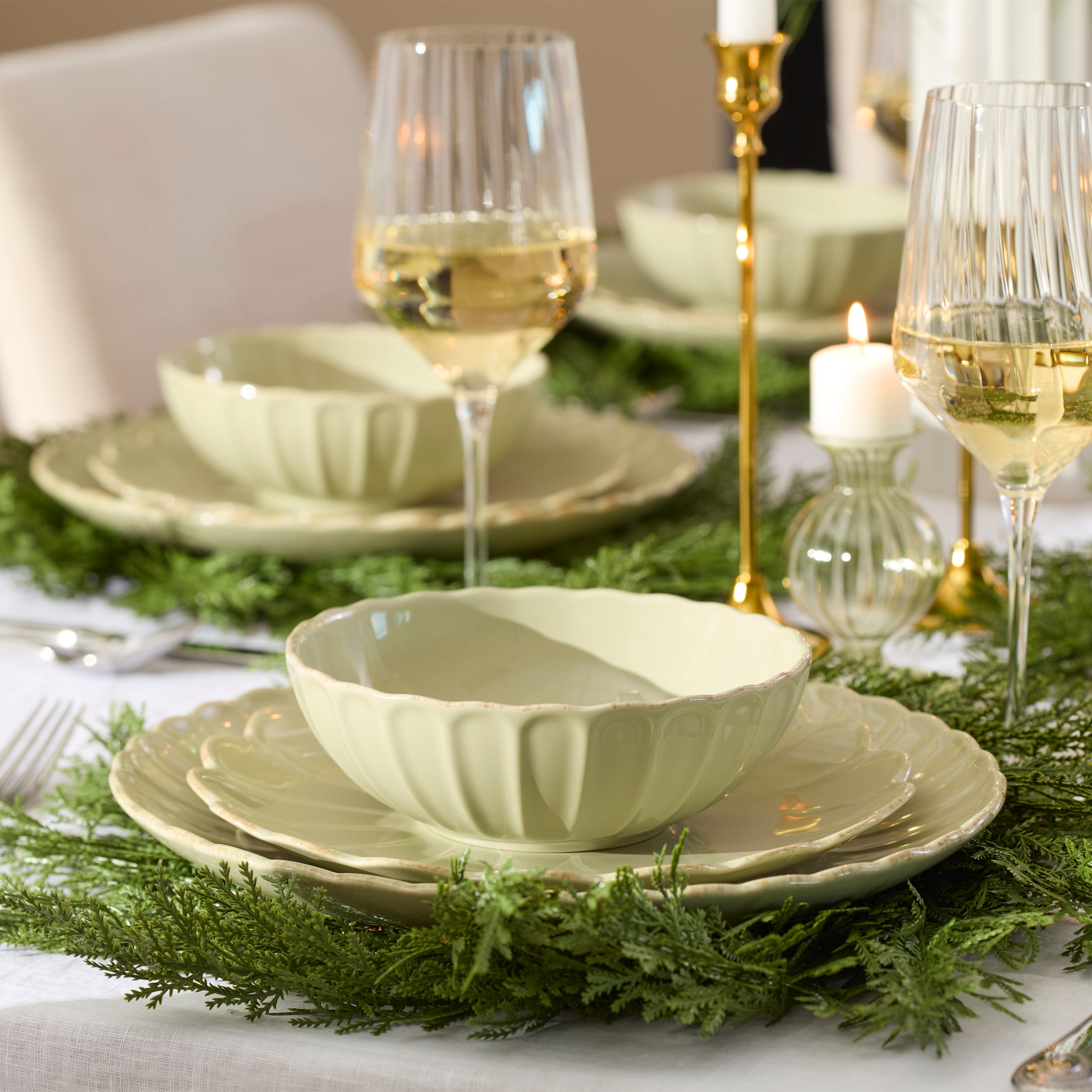 French Perle Scallop Matcha 18-Piece Dinnerware Set - Image 3