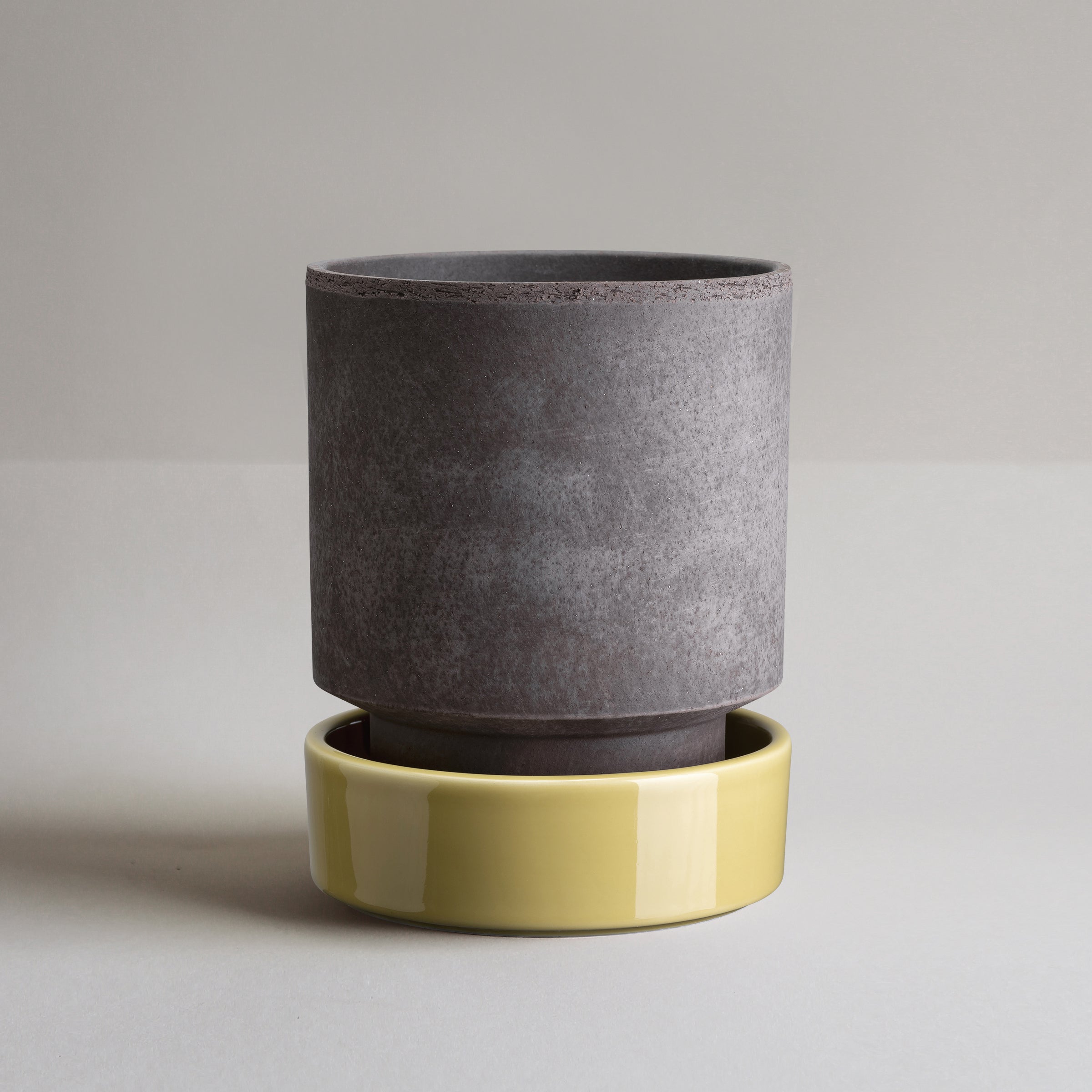 Hoff Raw Grey & Glazed Pale Yellow 14cm Pot with Saucer - Image 2